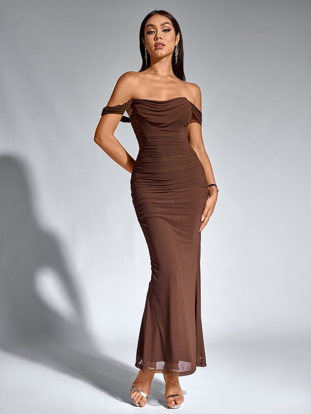 Robe À Épaules Dénudées, Froncée & Zippée Dans Le Dos